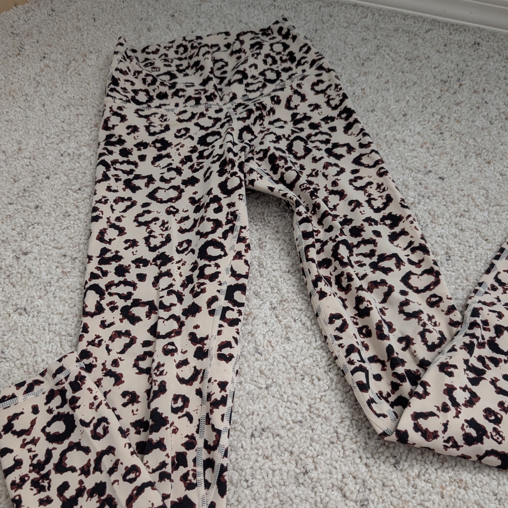 Chic Leopard Print Leggings